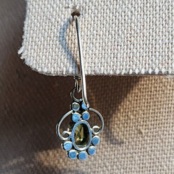 Oval Peridot Earrings - Floral Design - 925 Sterling Silver - Picture 4 of 4